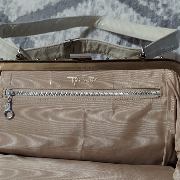 Beautiful Vintage Ruth Salz purse with matching change purse. - Picture 7 of 15